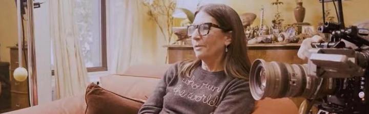 Bobbi, kt&oacute;ra została sobą. O książce, kt&oacute;ra uczy więcej niż niejedna lekcja makijażu